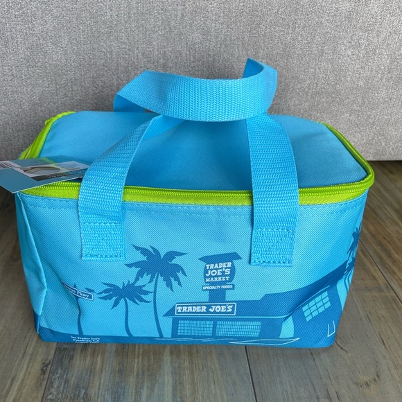 Trader Joe’s Mini Insulted Bag - Picture 1 of 3